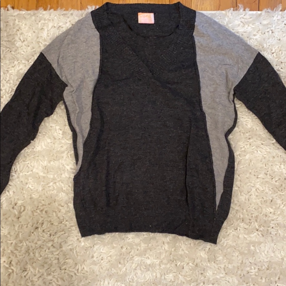 Two toned v neck sweater